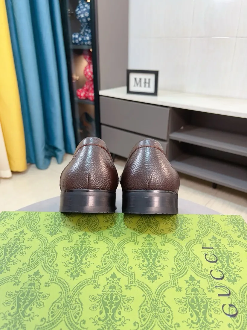 Men's shoes 💰500🌹🌹Niuli [GUCCI Gucci] A new style of formal men's leather shoes is coming~ The original quality upper is made of patent leather imported from Italy, the leather is soft and delicate, comfortable and soft first-layer cowhide lining, rubber wear-resistant outsole, the shoe shape is dignified and domineering, and the luxury charm cannot be concealed! The natural and free nouveau riche leads the trend. Code number: 38-44